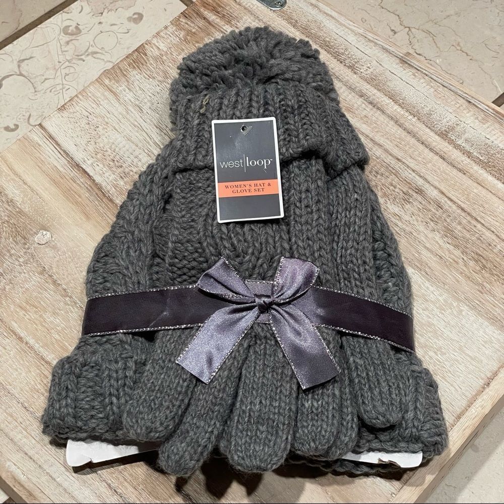 NWT West Loop Grey Beanie Pom Pom Hat & Gloves Gift Winter Set Cozy,Soft,Beautif